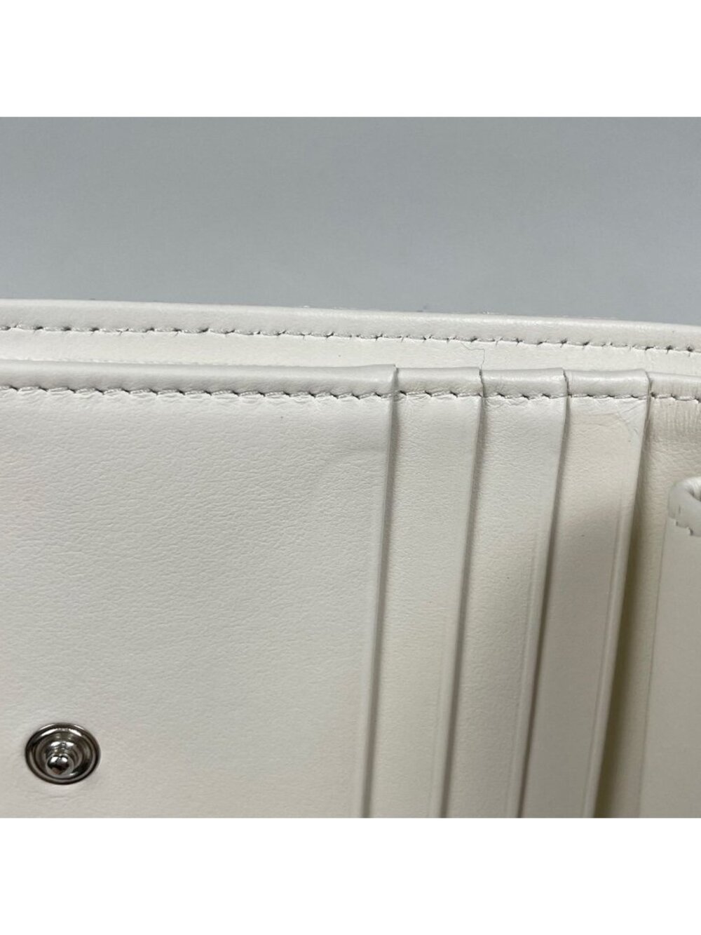 Chanel CC Logo Bifold Wallet Caviar Leather White - Picture 6 of 9
